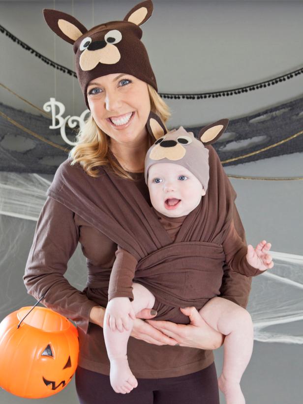 This Halloween, keep baby close and portable by taking a cue from our furry friends down under while wearing the mama and baby kangaroo costume.