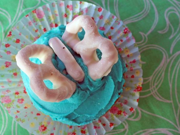 Butterfly-Topped Easter Cupcakes Butterfly-Topped Easter Cupcakes