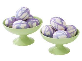 Drizzle dyes Easter eggs in a display bowl.