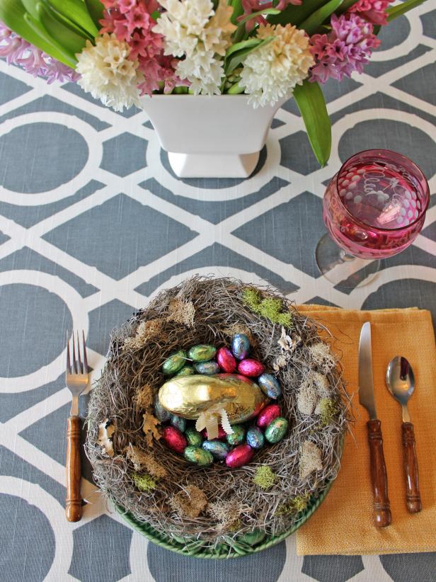 Springy Easter Table Setting Springy Easter Table Setting