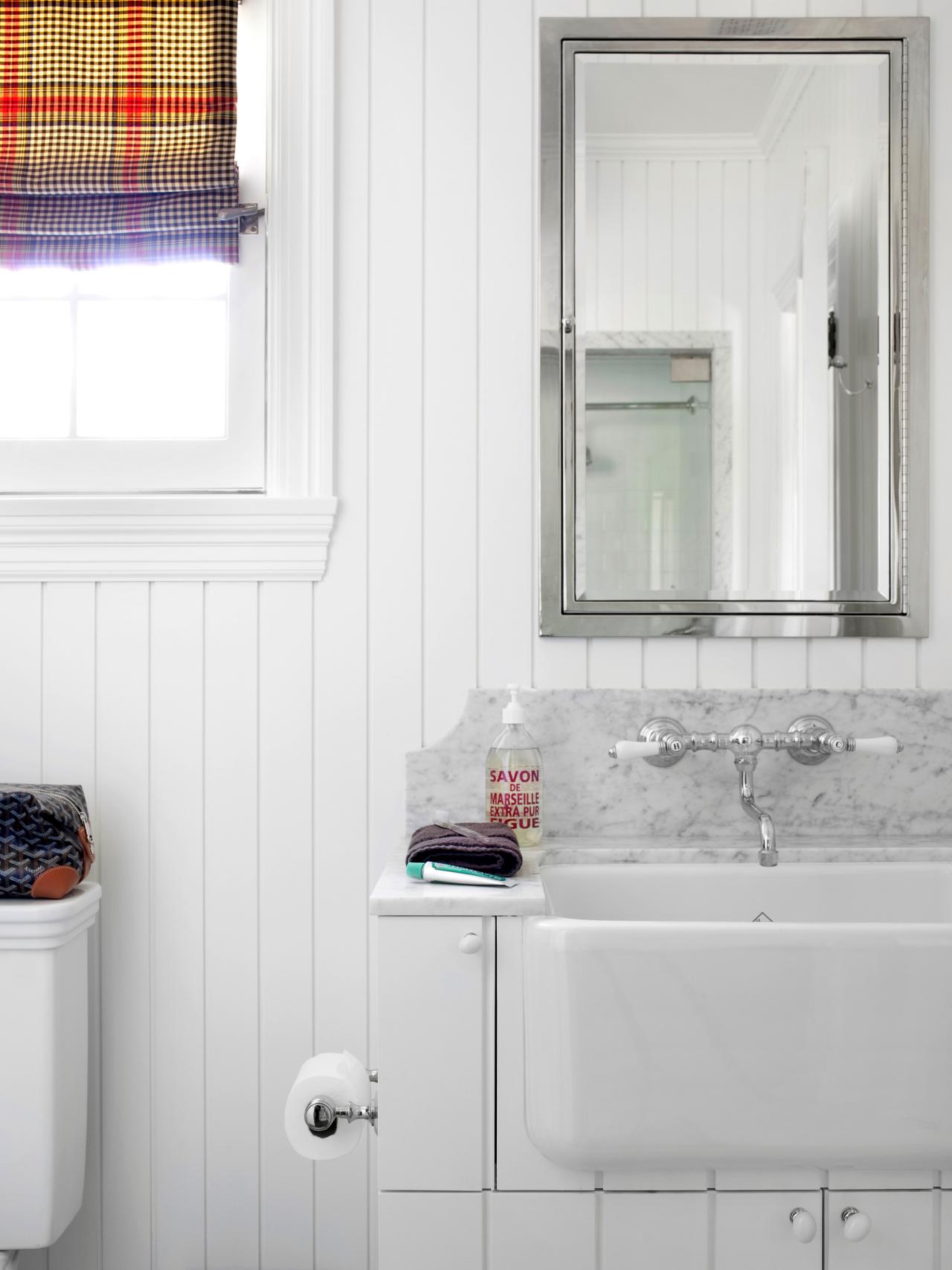 8 Ways to Tackle Storage in a Tiny Bathroom