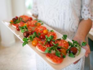 Original_Camille-Styles-Flower-School-Party-Tomato-Sandwiches-Beauty1_h