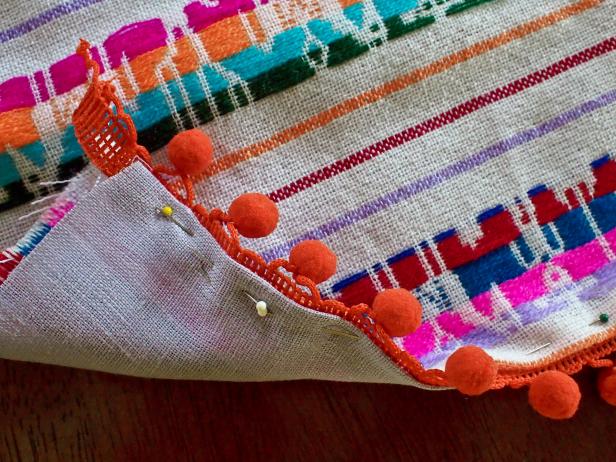 Pin Pom-Pom Fringe Pin Pom-Pom Fringe
