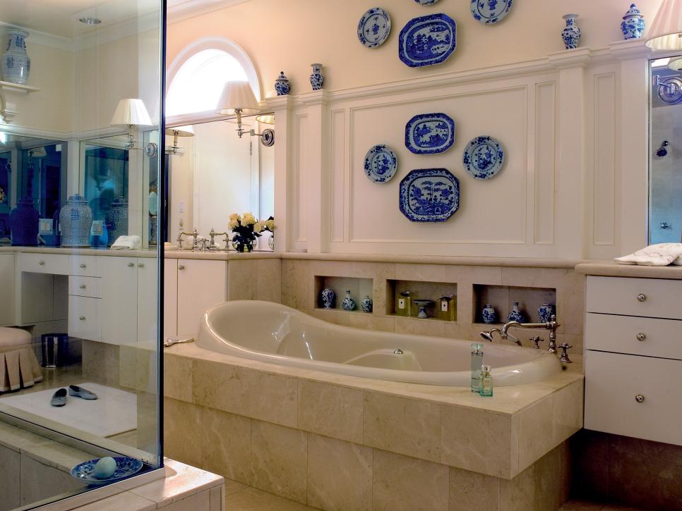 Mediterranean Style Master Bathroom with Decorative Plates