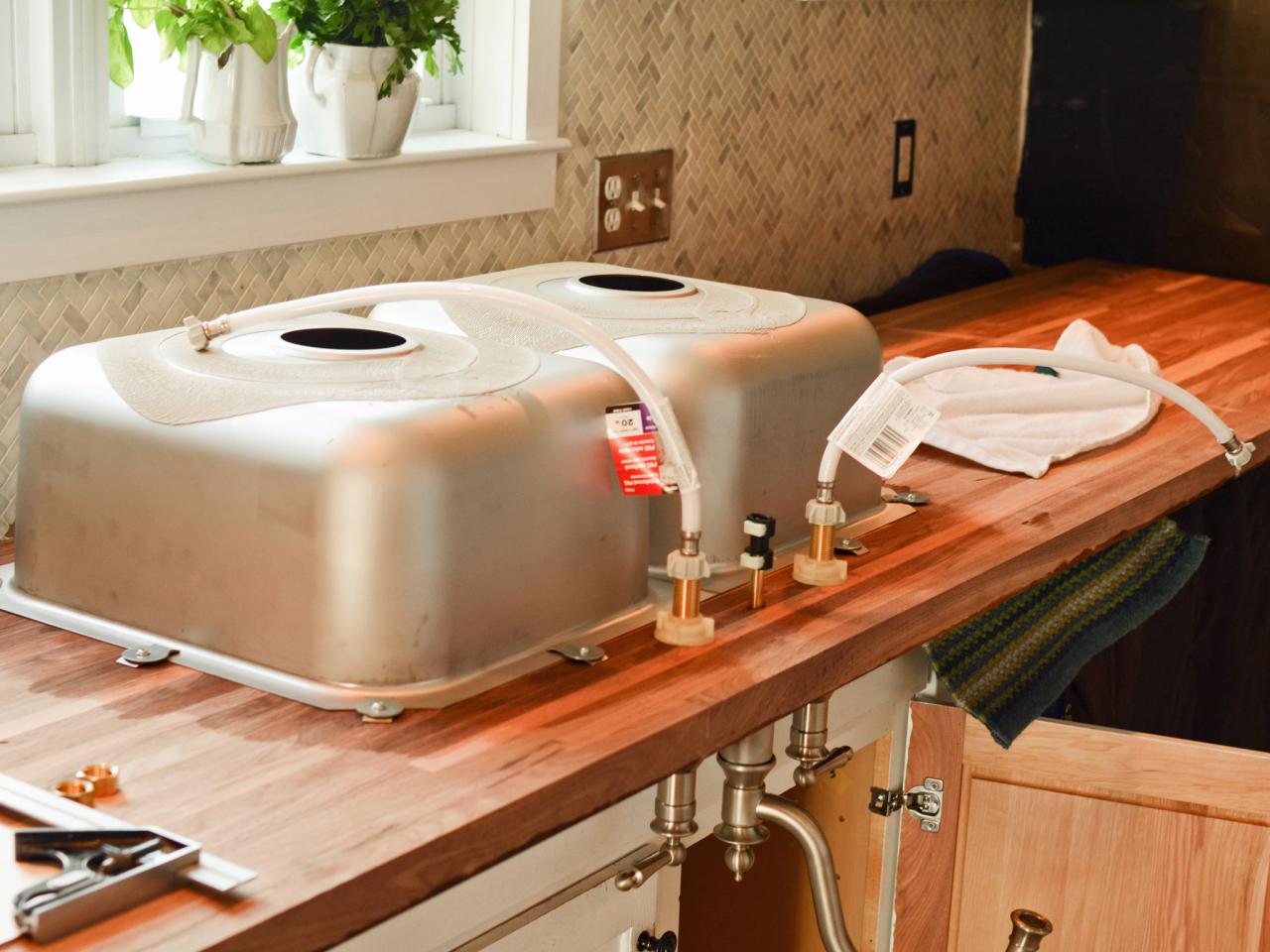 Do It Yourself Butcher Block Kitchen Countertop Hgtv 