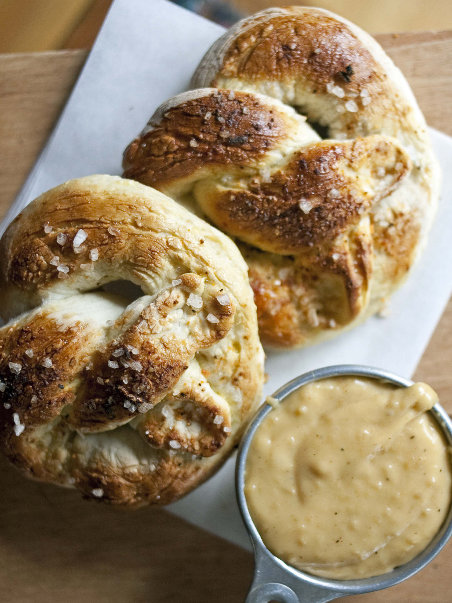 how to make a cheese sauce for pretzels