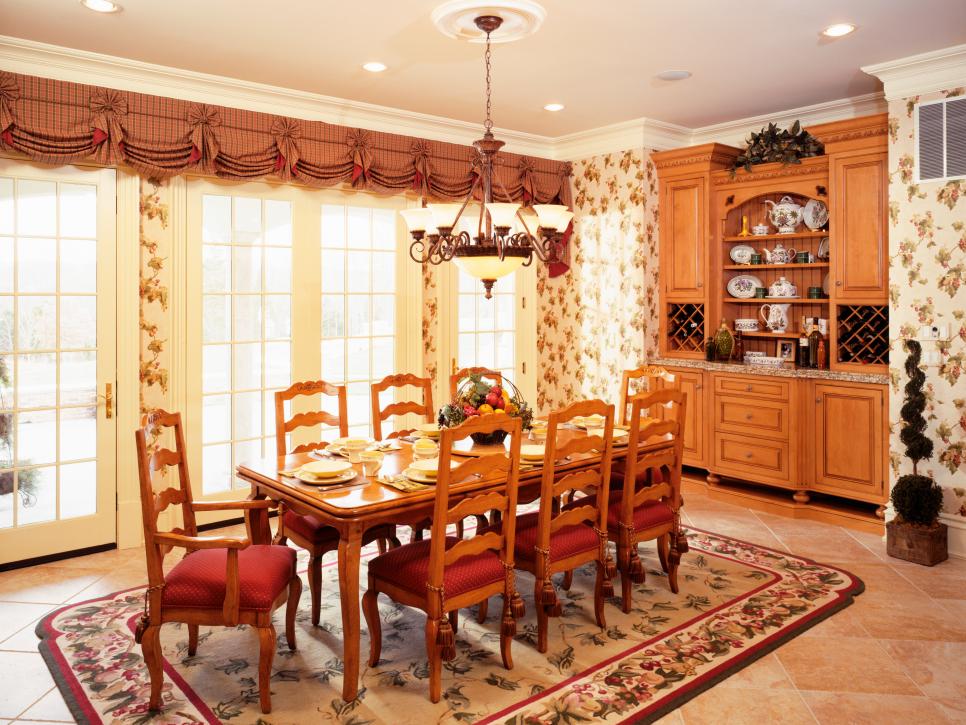 Traditional Dining Room in Open-Concept Kitchen