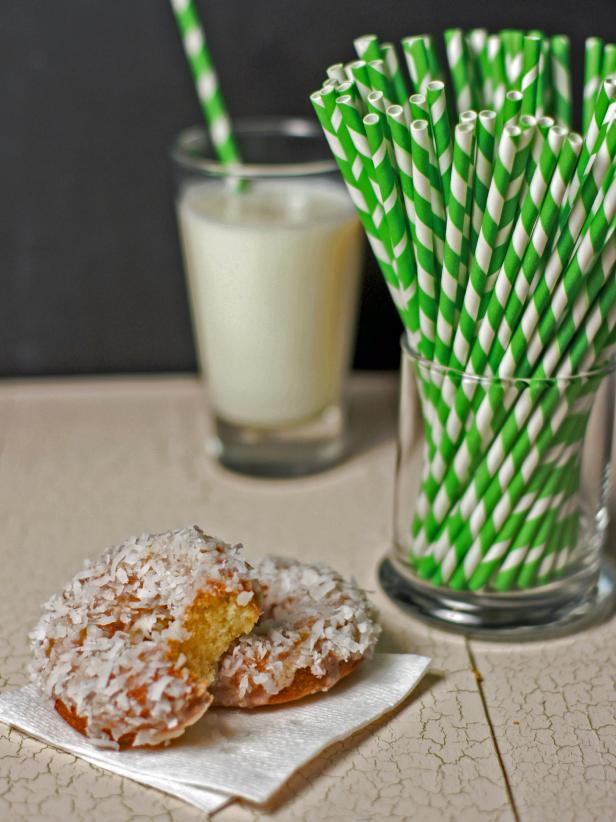 Pina Colada Baked Doughnuts Pina Colada Baked Doughnuts