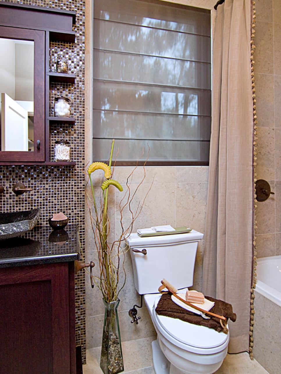 Earthy Bathroom | Cheryl Kees Clendenon | HGTV