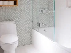 White Bathroom Tub With Glass Doors