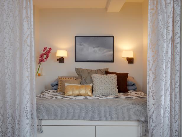 Cozy Studio Bed with Luxurious Fabrics Cozy Studio Bed with Luxurious Fabrics