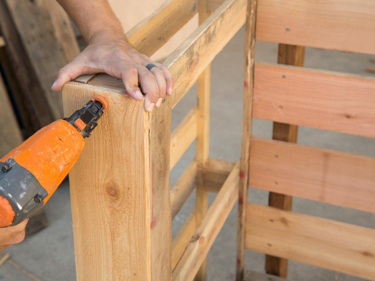 How to Make Stylish Outdoor Pallet Seating | HGTV