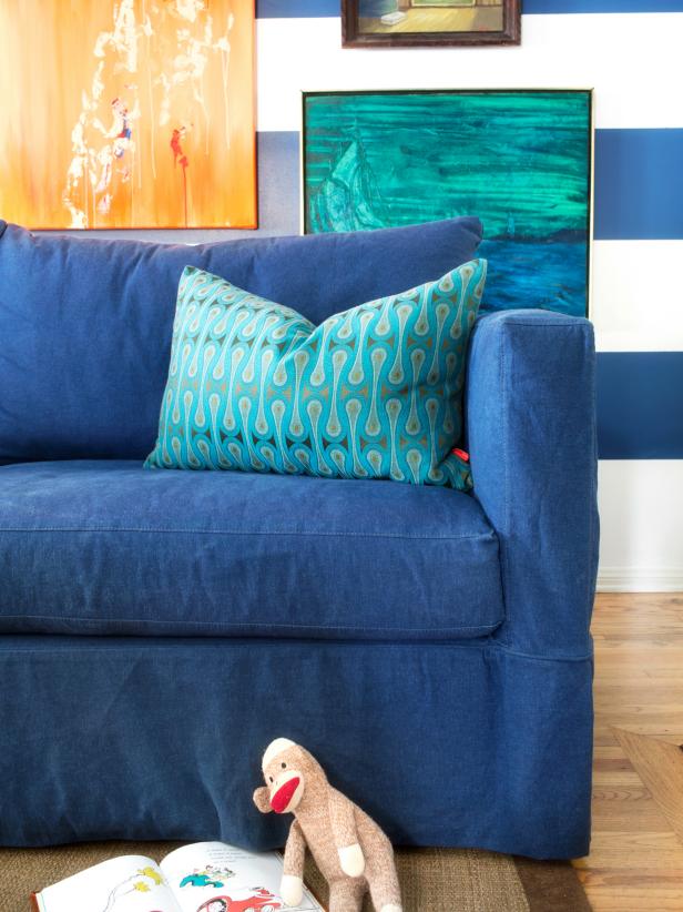 Blue and White Living Room With Slipcovered Sofa Blue and White Living Room With Slipcovered Sofa