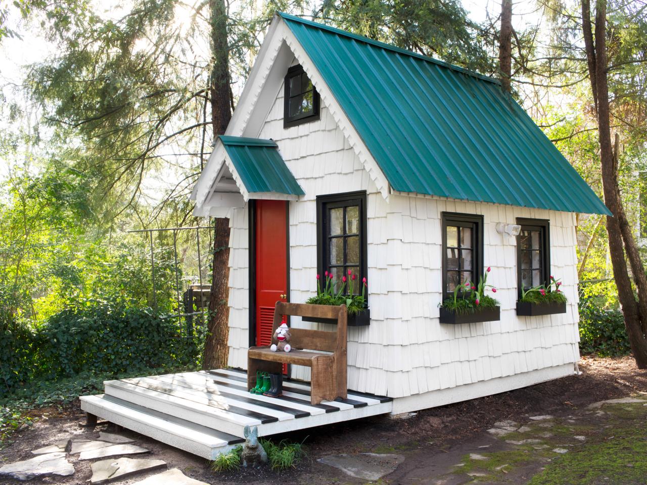 Low-Cost, High-Impact Ways to Dress Up a Playhouse | Outdoor Spaces ...