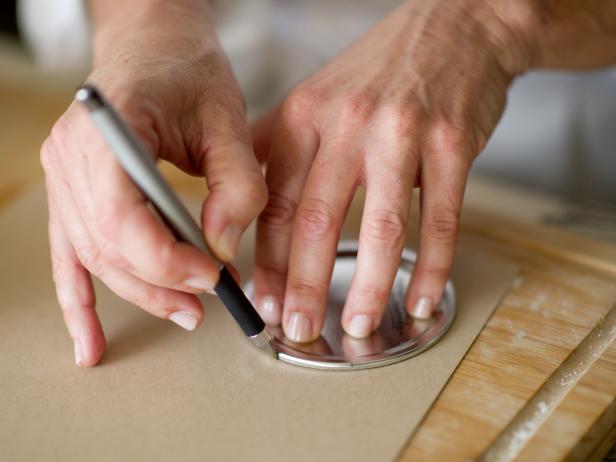 While pie is baking, trace with pen or pencil the circumference of mason jar top onto card stock paper, cut out, and write holiday wishes on circle.