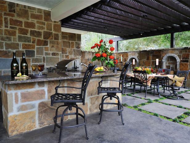 Outdoor Kitchen and Dining Area With Barstools Outdoor Kitchen and Dining Area With Barstools