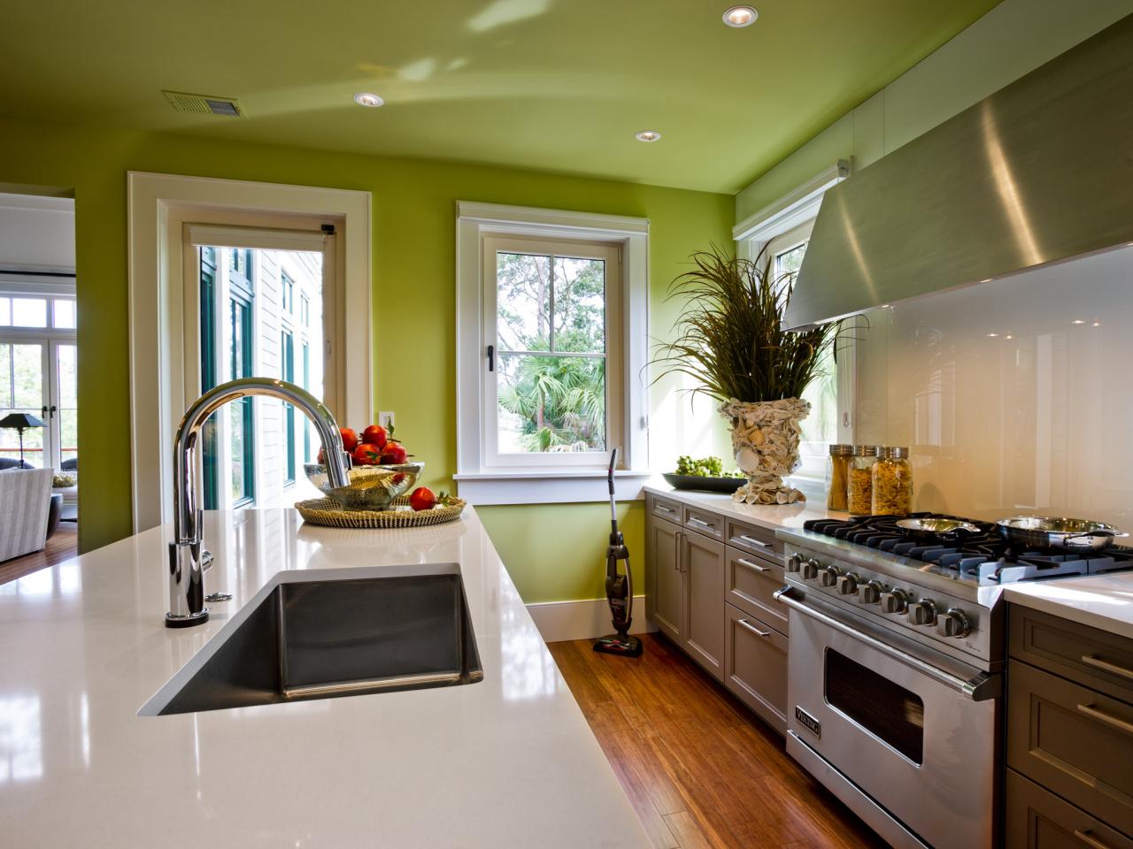 in style paint color for kitchen wall