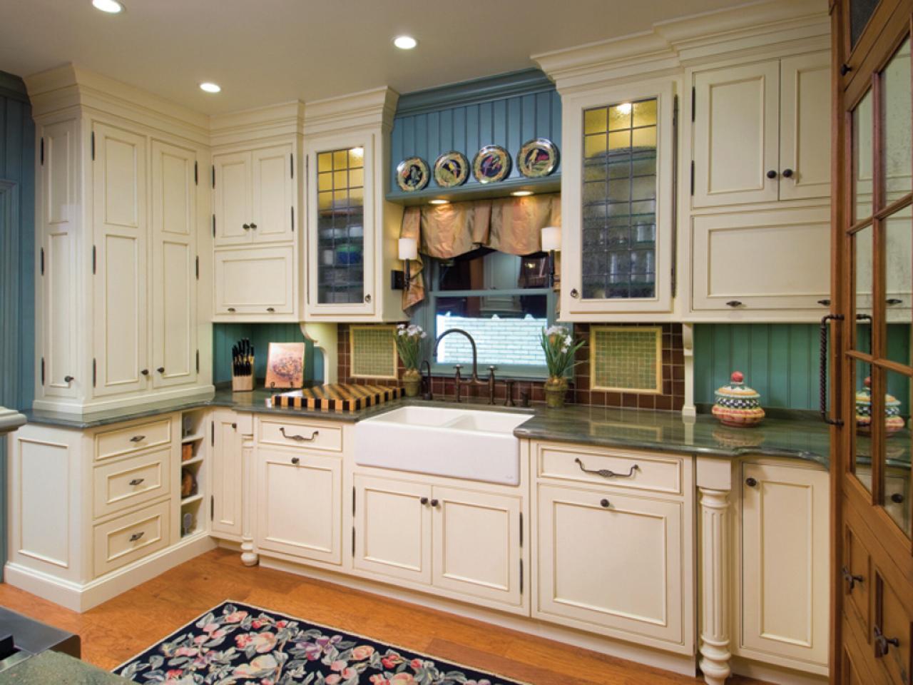 painted wall kitchen backsplash