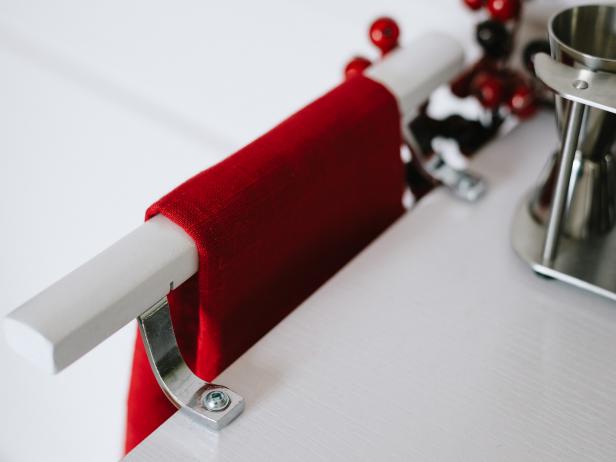 Once the handle is secured, swap out seasonal hand towels to match each and every occasion.