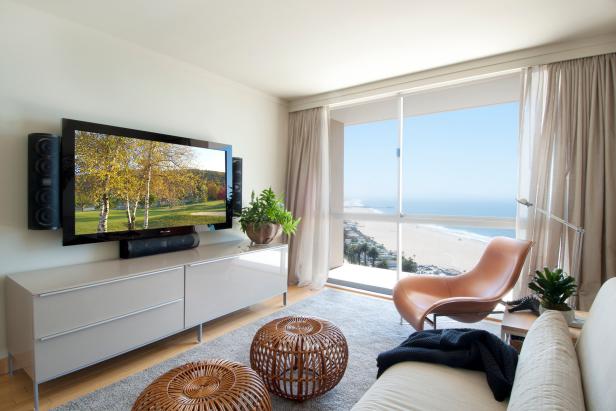 Modern Oceanfront Living Room With Rattan Ottomans Modern Oceanfront Living Room With Rattan Ottomans