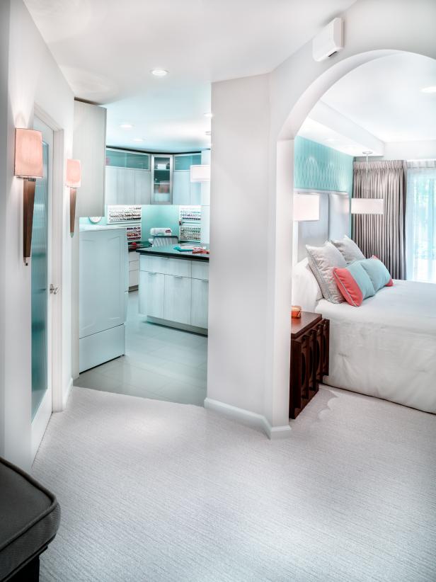 A Bright, Multifunctional Contemporary Master Suite A Bright, Multifunctional Contemporary Master Suite