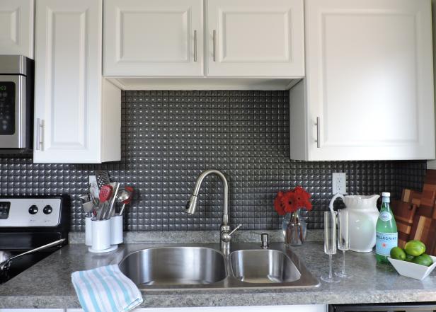 Small Contemporary Kitchen With Textured Backsplash Small Contemporary Kitchen With Textured Backsplash