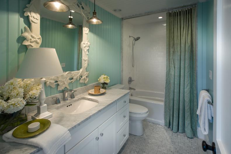Kids' bathroom from HGTV Dream Home 2015.