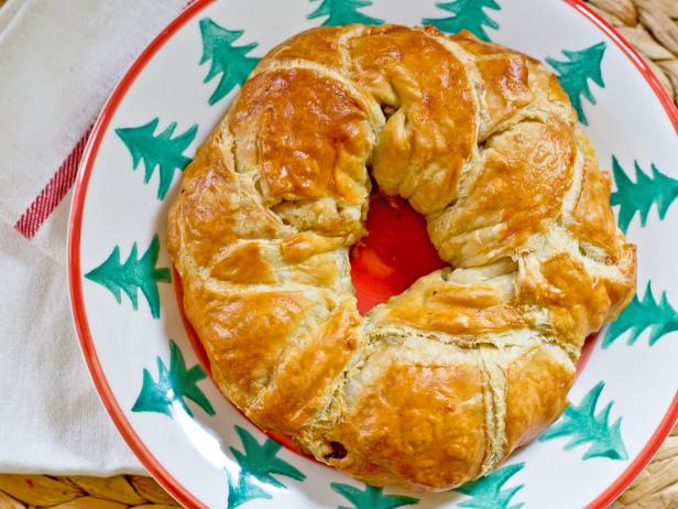 Cheese and Herb Wreath Pastry Cheese and Herb Wreath Pastry
