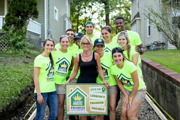 Nicole Curtis With Volunteers Nicole Curtis With Volunteers