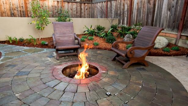 Backyard Fire Pit With Wooden Armchairs Backyard Fire Pit With Wooden Armchairs