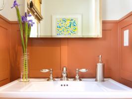 10 Happy Hues for Tiny Bathrooms