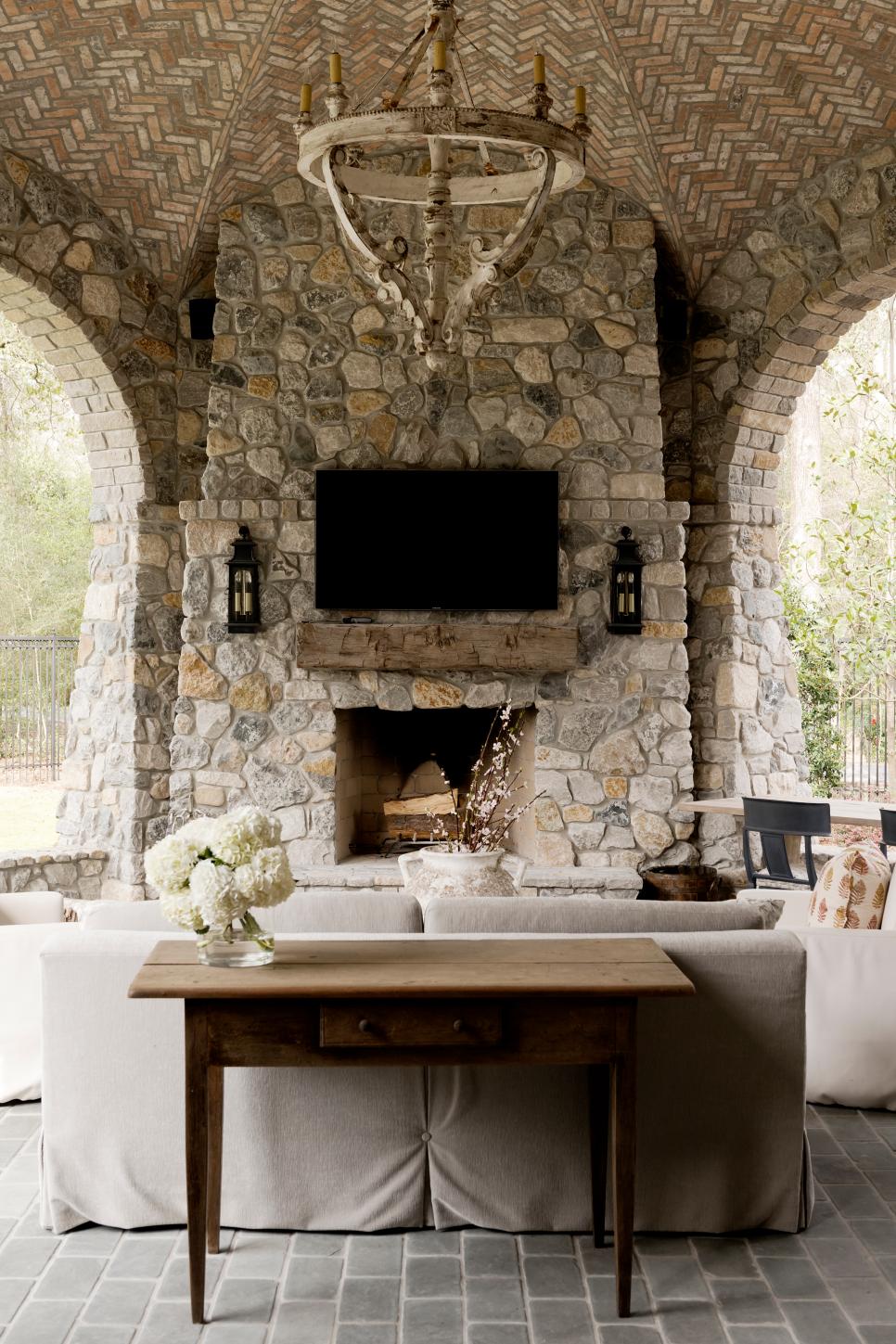 35 Amazing Outdoor Fireplaces and Fire Pits | DIY
