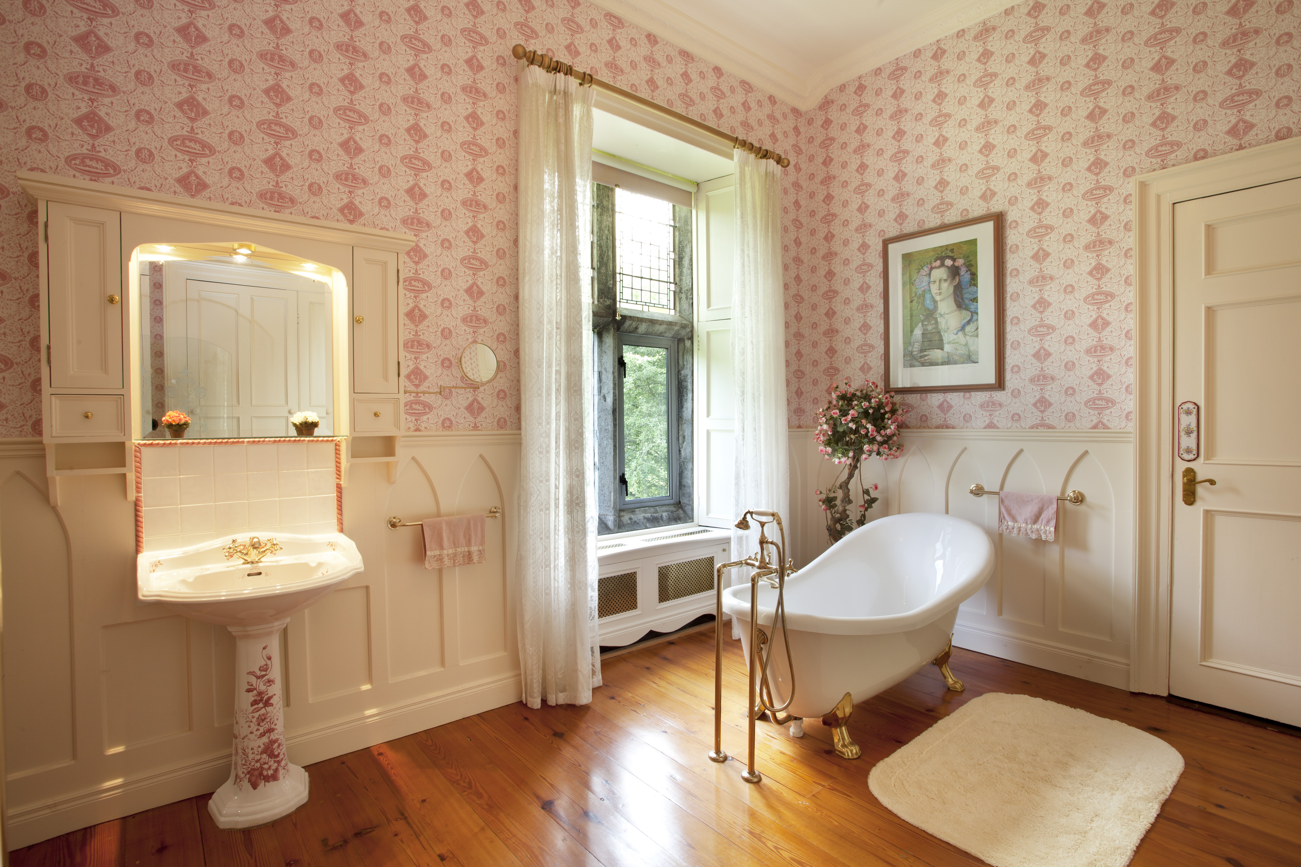 Розовая ванная в стиле Прованс