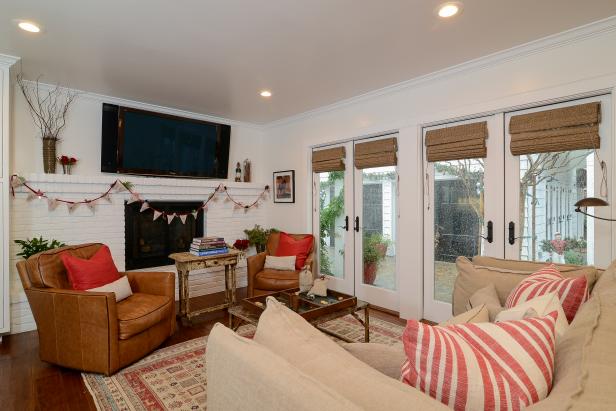 Country Living Room With Bunting Decor Country Living Room With Bunting Decor
