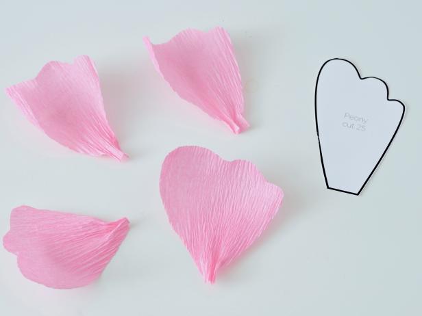 Use your fingers to stretch apart the crepe paper folds along the top of each petal to make them look more realistic.