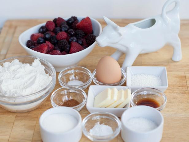 How to Make Mixed Berry Cobbler How to Make Mixed Berry Cobbler