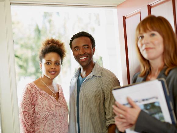 RX_Chase-couple-and-realtor_h RX_Chase-couple-and-realtor_h