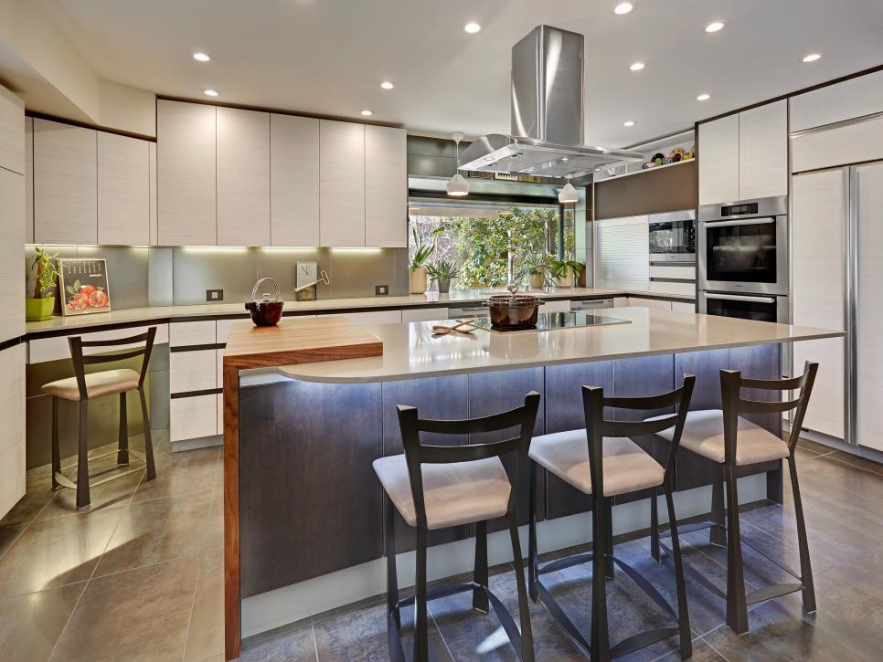 Large Neutral Contemporary Kitchen With Island and Barstools