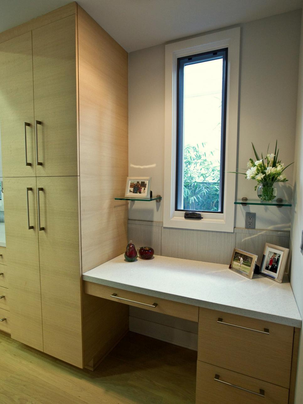 Sleek Kitchen Desk With Quartz Countertops and Modern Cabinets