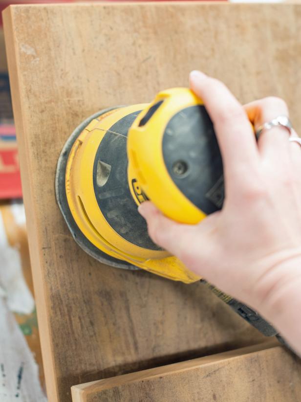 Smoothing Wood With an Orbital Sander Smoothing Wood With an Orbital Sander