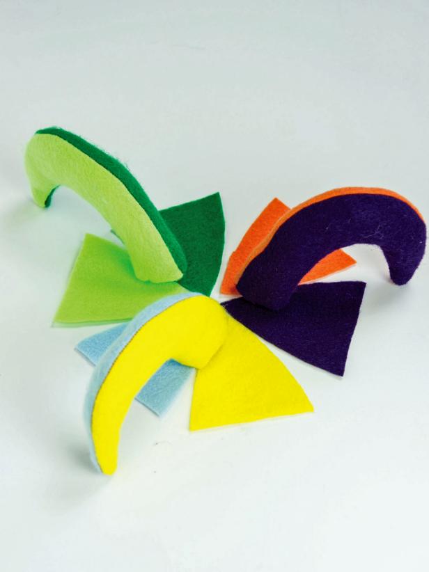Lay the hat pieces out in the arrangment that matches the horns.