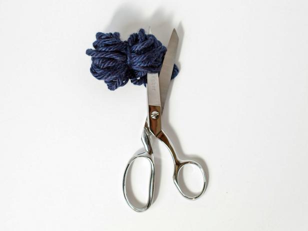 Wrap a long length of yarn around three fingers.Continue to wrap the yarn around your fingers at least 20 to 30 times depending on the thickness of the yarn.