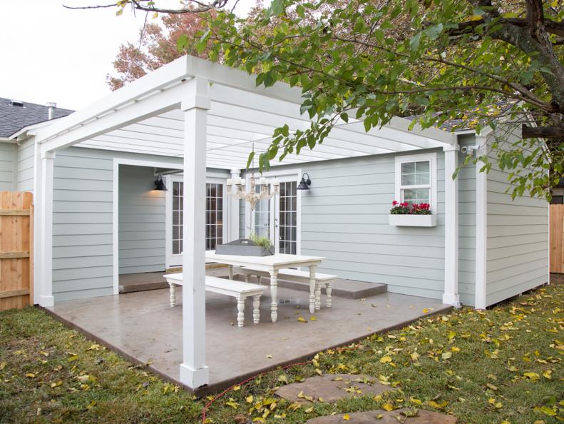 Fixer Upper Hosts Joanna and Chip Gaines have completely transformed the back of the McCall’s home.  A master bedroom addition has been built off the back of the house, and a peaceful veranda with an outdoor dining table is a perfect place for entertaining.  Bright gray paint with white trim updates the look of the house, as seen on HGTV’s Fixer Upper.  After 4c. (after)