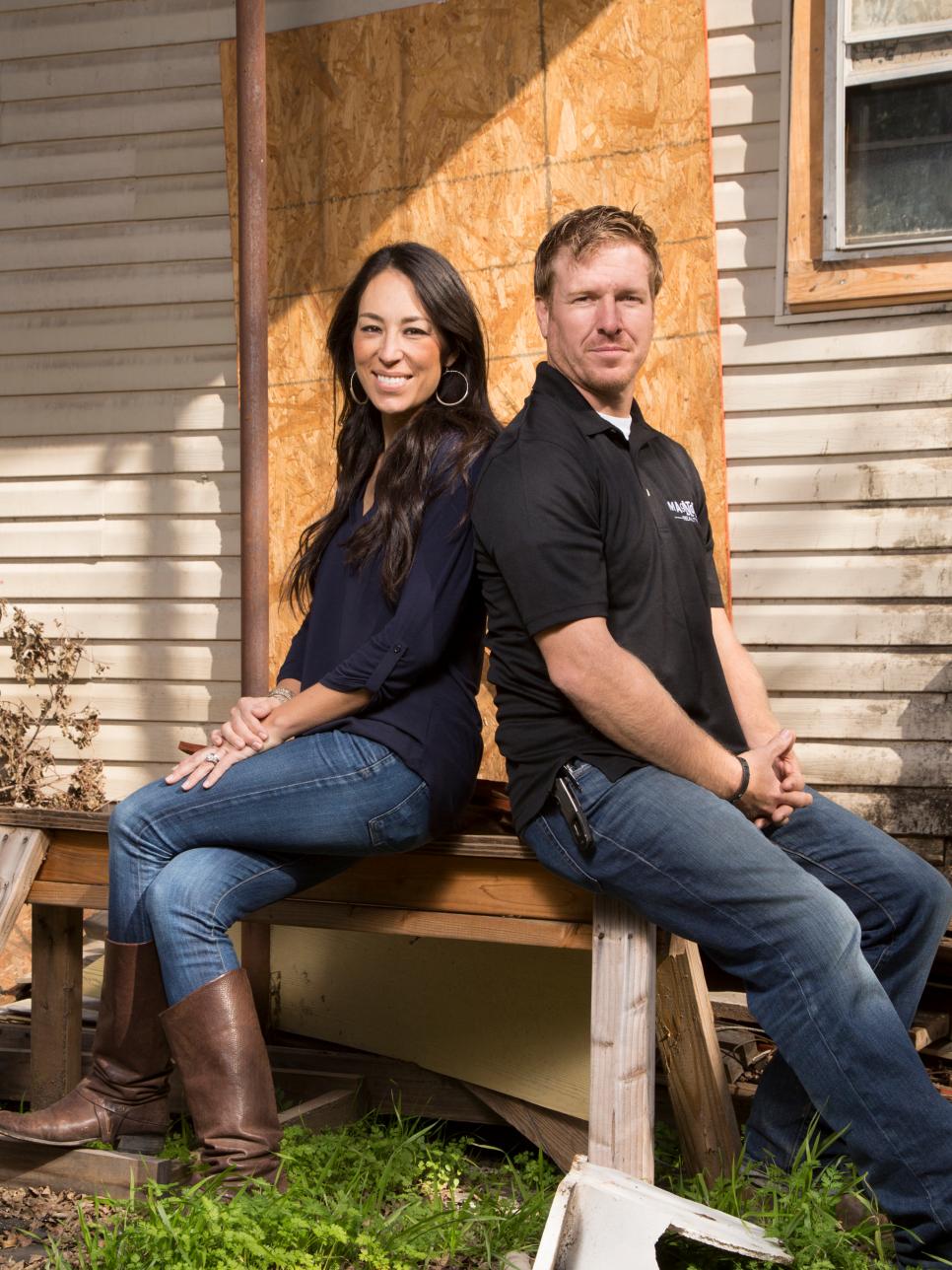 28 Things You Love About Hgtvs Chip And Joanna Gaines Hgtvs Fixer