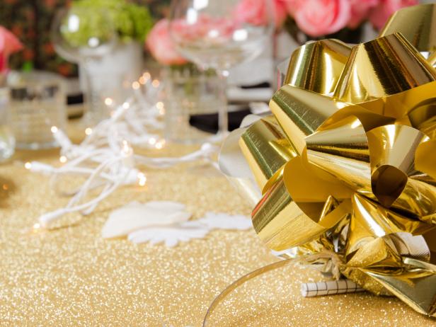 Original_Jeanine-Hays-new-years-eve-upcycle-gift-bow-centerpiece_h Original_Jeanine-Hays-new-years-eve-upcycle-gift-bow-centerpiece_h