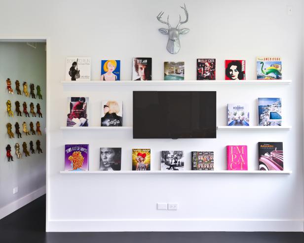 Pop Art Gallery Wall With TV and Faux Deer Head Pop Art Gallery Wall With TV and Faux Deer Head