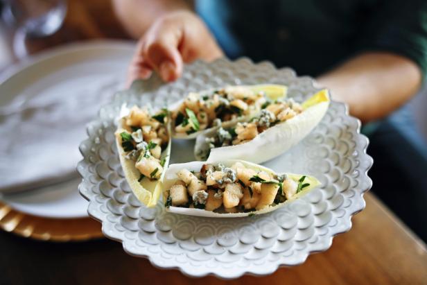 Pear and Gorgonzola Salad Cups Pear and Gorgonzola Salad Cups