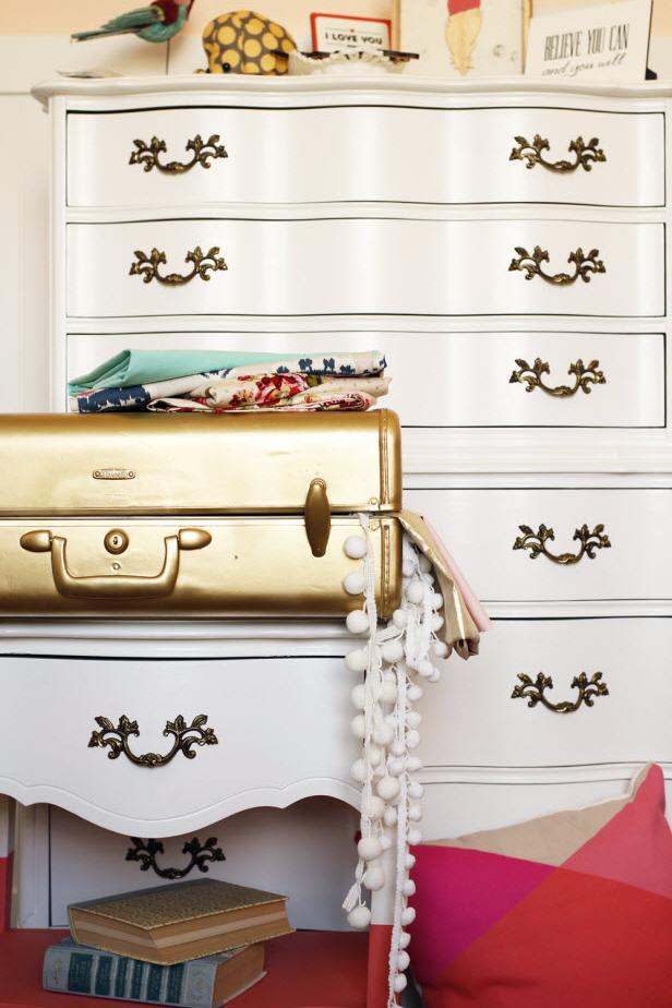 DIY Metallic Gold Suitcase DIY Metallic Gold Suitcase