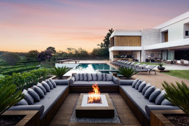 Square Fire Pit in a Contemporary Outdoor Lounge Square Fire Pit in a Contemporary Outdoor Lounge