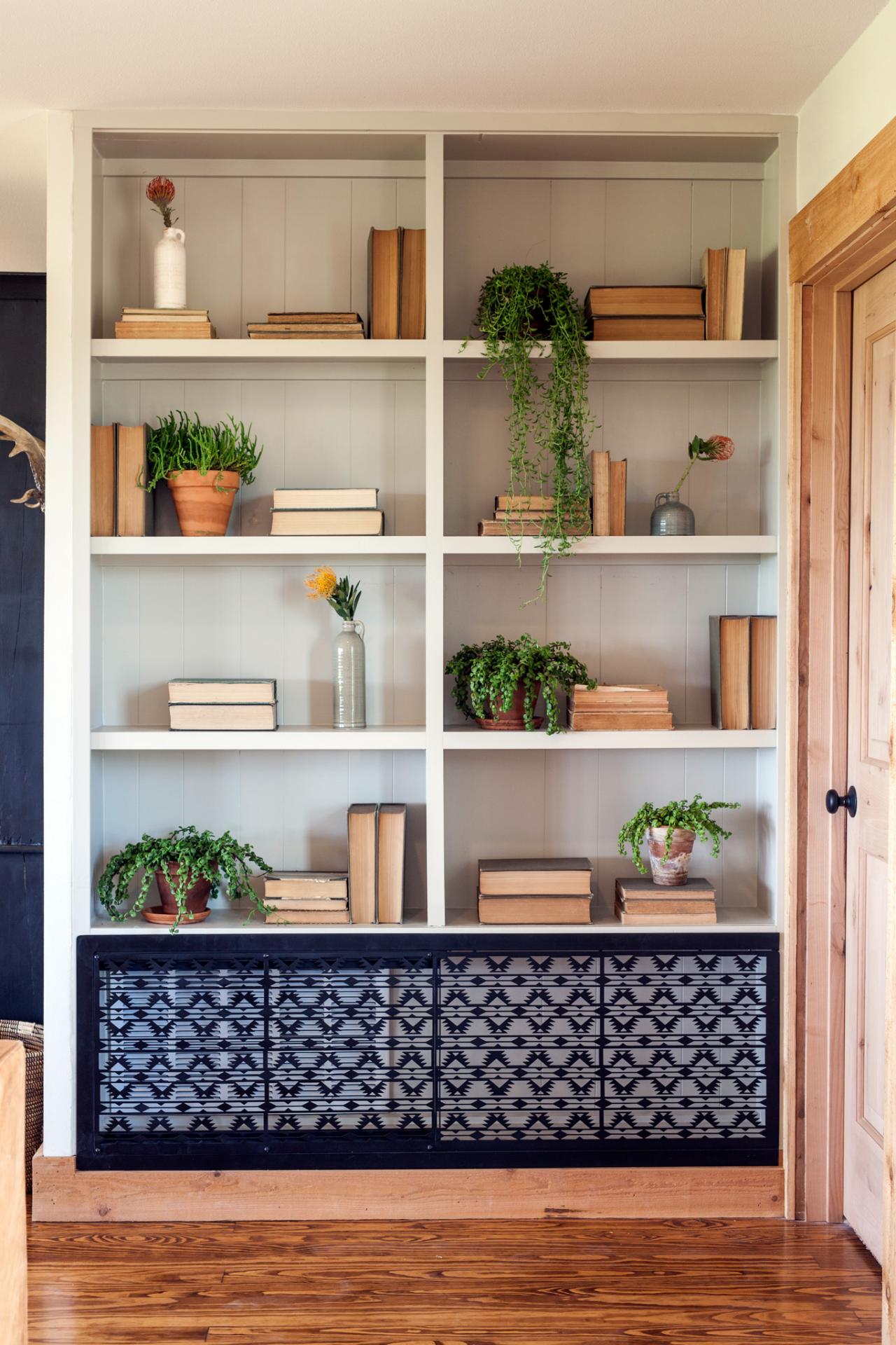 BP_HFXUP306H_living room_detail_built in bookshelves_195736_652627 1201488
